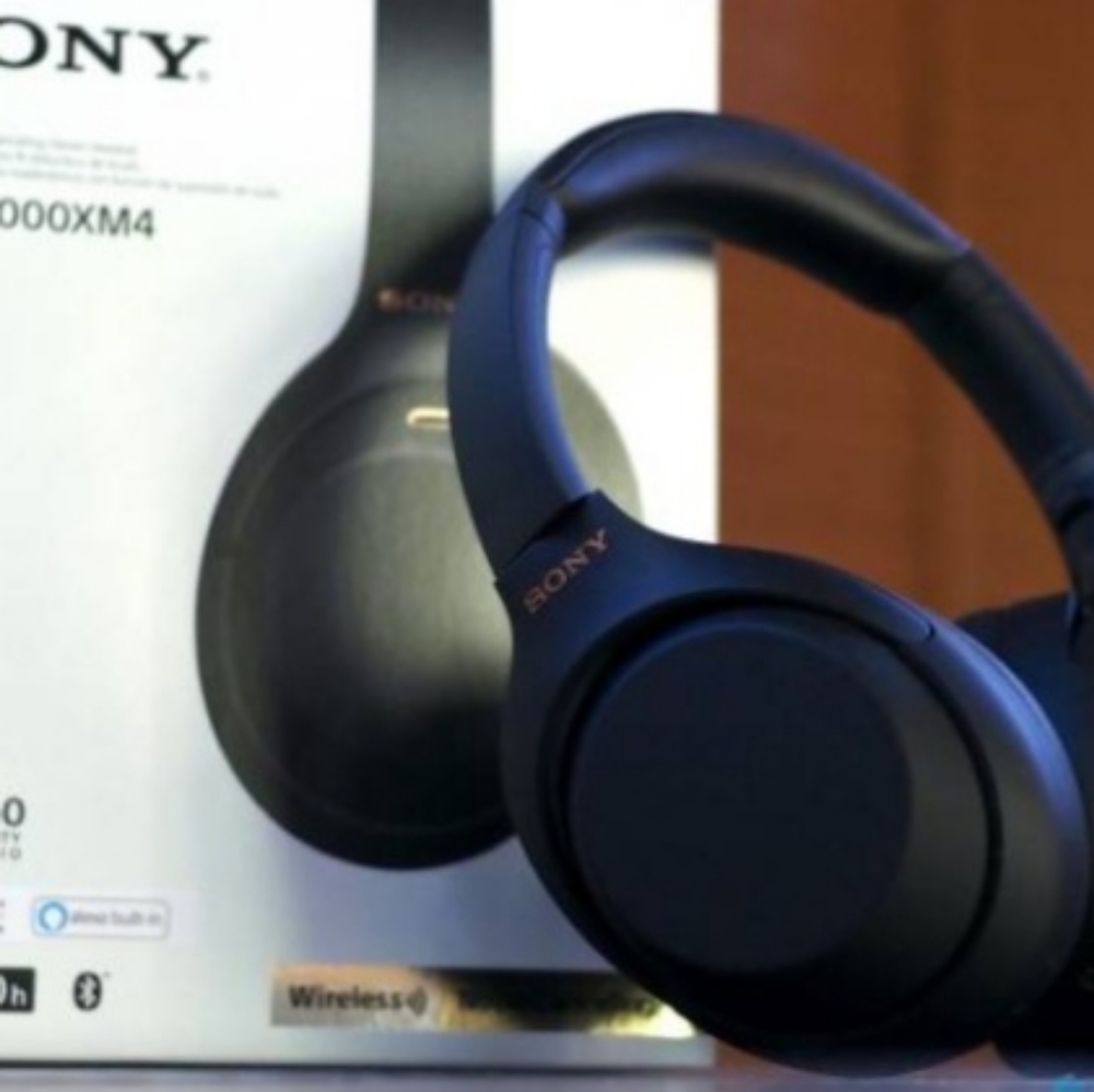 SOLD. Sony WH-1000XM4 Noise-canceling headphones